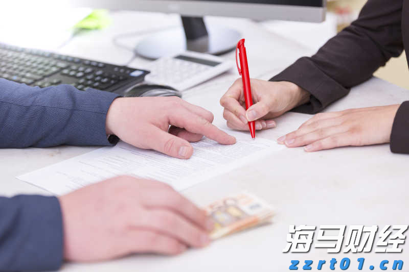 湛江钢铁零碳项目两大核心设备成功吊装就位
